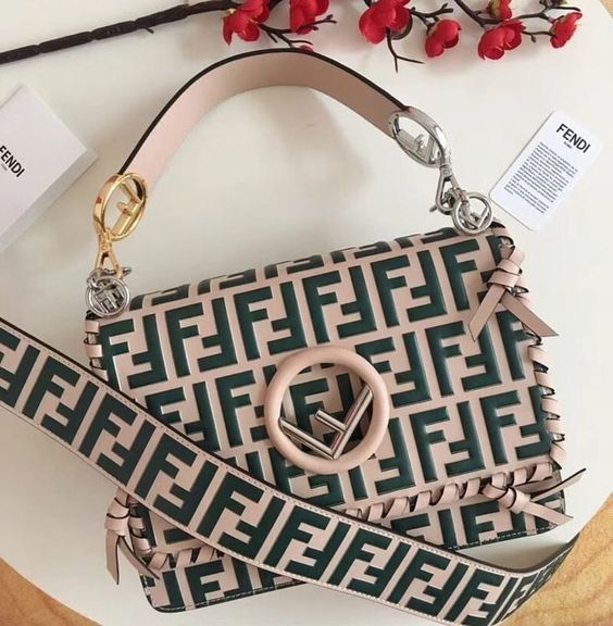 Модные брендовые сумки сезона 2019-2020