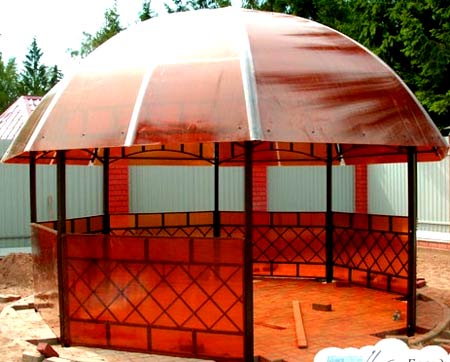 альтанка з помаранчевого полікарбонату