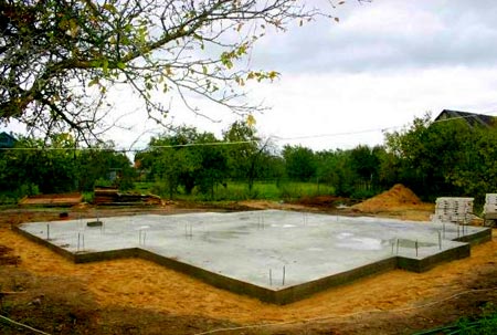 монолітний фундамент під котедж