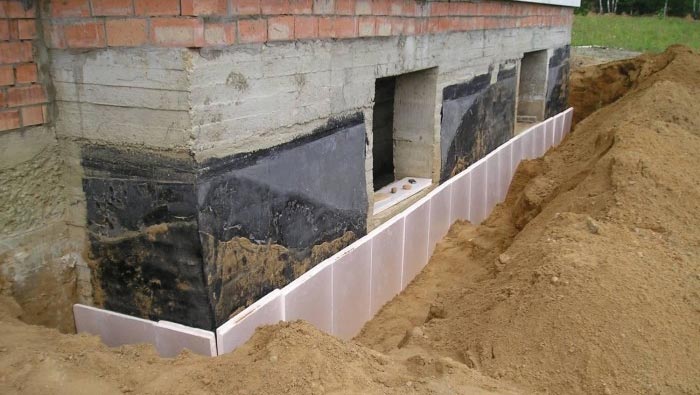 траншея у цоколя
