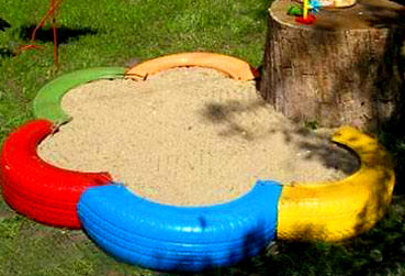 пісочниця з декількох шин