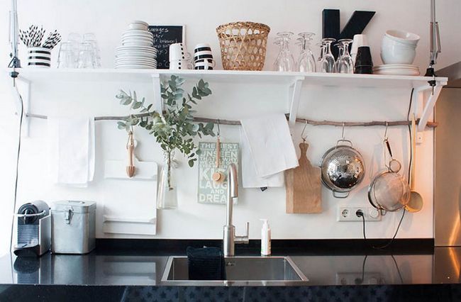 Рейлінги для кухні: поради щодо вибору та монтажу