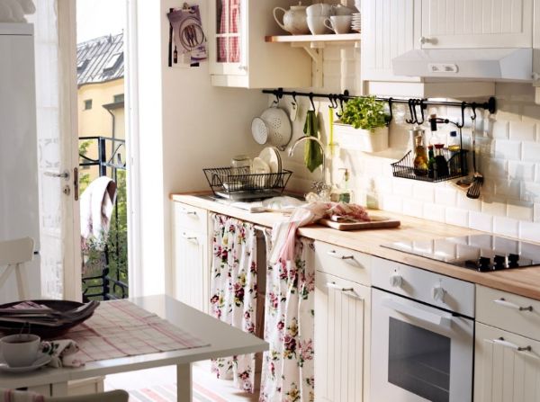 Рейлінги для кухні: поради щодо вибору та монтажу