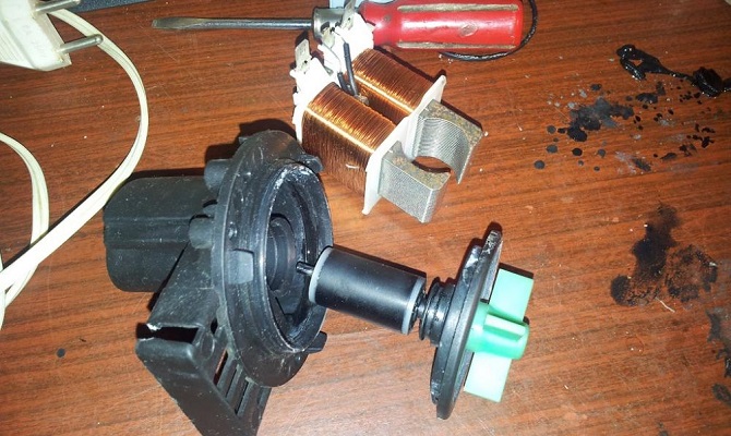 Чому пральна машинка не зливає воду?