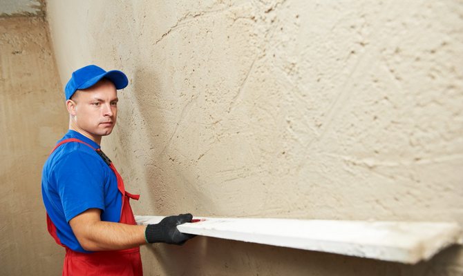 Як правильно вирівняти стіни у ванній своїми руками?