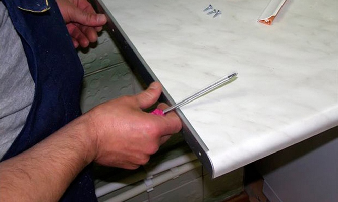 Як зробити стільницю у ванну своїми руками