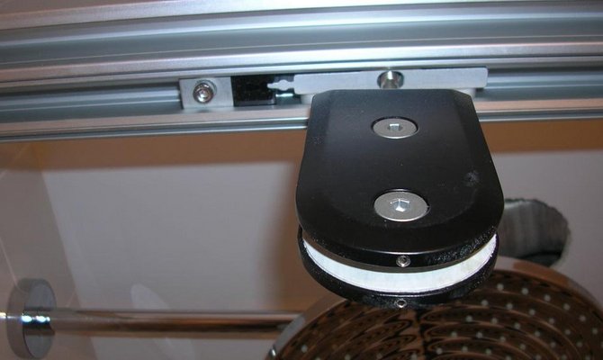 Встановлюємо душові кабіни зі скла