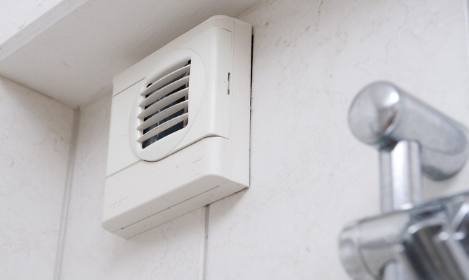 Який засіб від цвілі у ванній кімнаті вибрати?