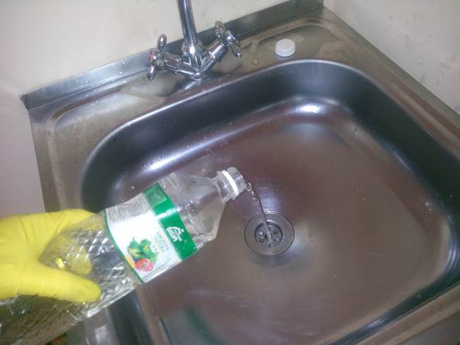 Запах з каналізації: що робити?